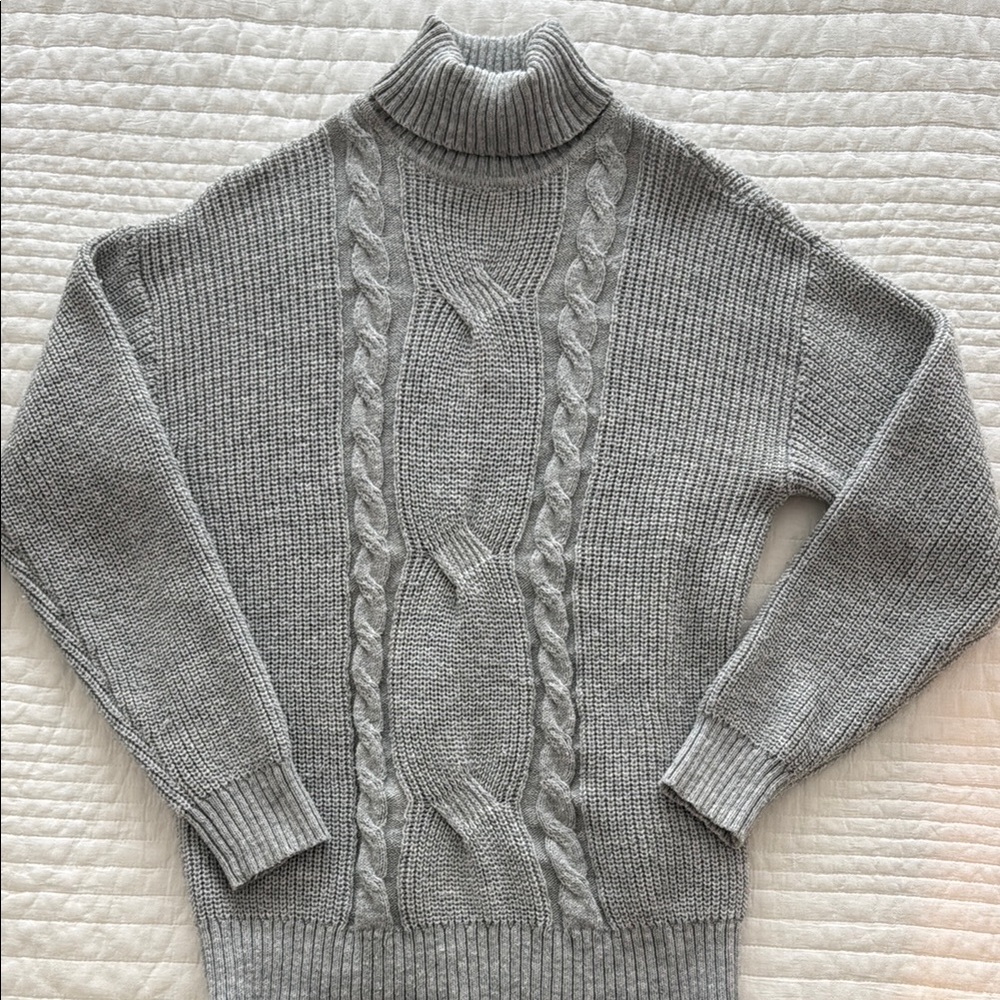 Women’s Gray Cableknit Sweater